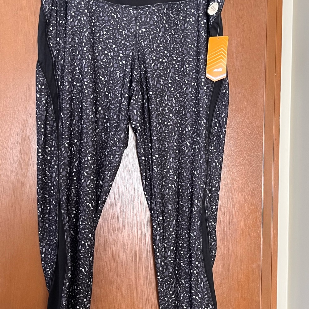 AVIA Black and White Patterned Leggings NWT